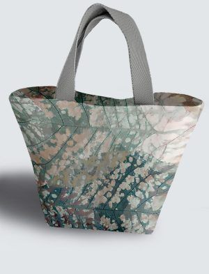 Bolso diseñado a 360º, 36 X 27 X 14 cm. en tejido cordurè de excelente calidad. EC503-1001A024-001