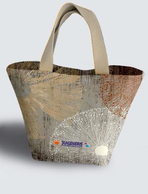 Bolso diseñado a 360º, 36 X 27 X 14 cm. en tejido cordurè de excelente calidad. EC503-1001A027-001