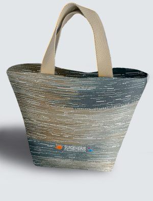 Bolso diseñado a 360º, 36 X 27 X 14 cm. en tejido cordurè de excelente calidad. EC503-1001A032-001