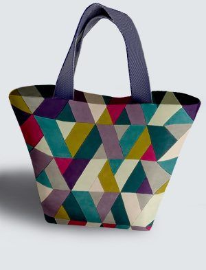 Bolso diseñado a 360º, 36 X 27 X 14 cm. en tejido cordurè de excelente calidad. EC503-1001A033-001