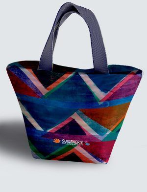 Bolso diseñado a 360º, 36 X 27 X 14 cm. en tejido cordurè de excelente calidad. EC503-1001A030-001