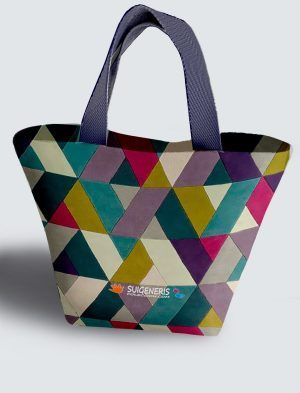 Bolso diseñado a 360º, 36 X 27 X 14 cm. en tejido cordurè de excelente calidad. EC503-1001A033-001