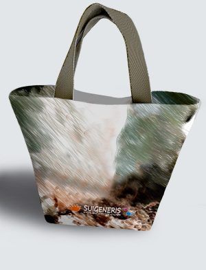Bolso Personalizado con pintura artística de tu imagen a 360º, 36 X 27 X 14 cm. en tejido cordurè de excelente calidad. PC503-1001A018-001
